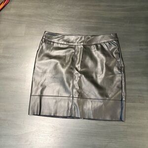 Elegant Black Faux Leather Skirt - Must have!